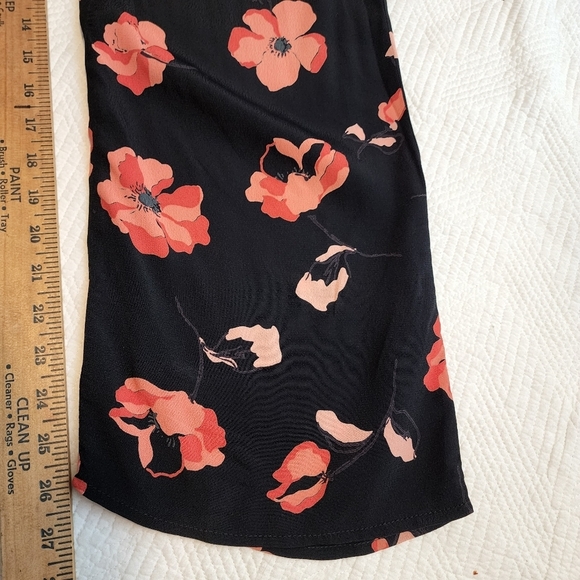 NWT Flynn Skye Black Coral Pink Floral Pants 100% Rayon Size Small - Picture 7 of 9